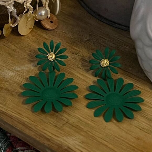 Unbranded Jewelry - Green Daisy Flower Stud Earrings Statement Jewelry 2in long